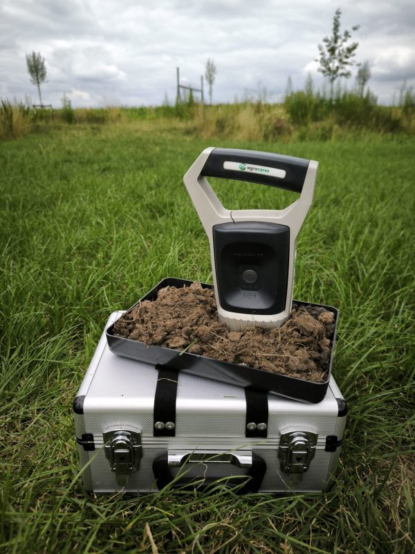 AgroCares Scanner and case on grassland